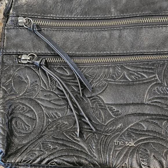 The Sak Black Reseda Multii Zip Embossed Leaf Detail Crossbody Purse 11" x 9" - Picture 7 of 11